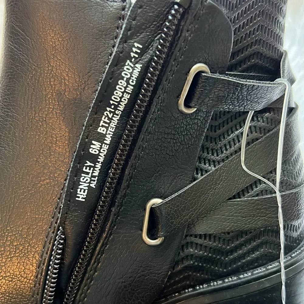 NWOB Baretraps Hensley Bootie Lug Boots Size 6